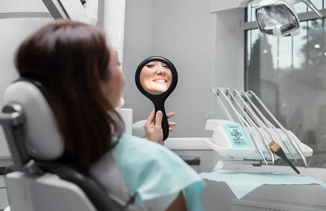 Klinik Esse'de Estetik Diş Hizmetleri: Gülüşünüzü Yeniden Tanımlayın